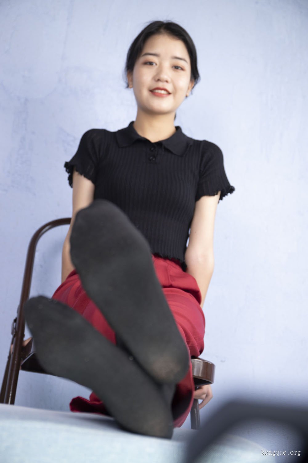 南国足艺_气质美女小雨试镜,修长性感的美脚,脚型真漂亮,人美脚更美__01