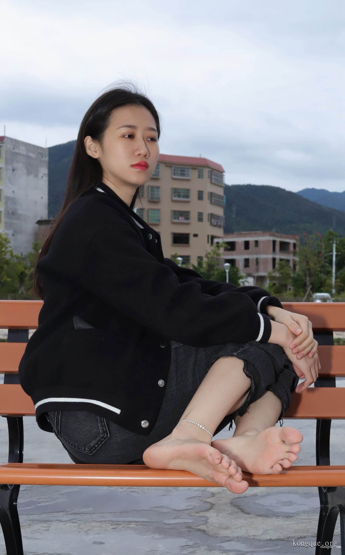Pary学生模拍_极品女神小芳首发长椅大方展示极品美脚__009