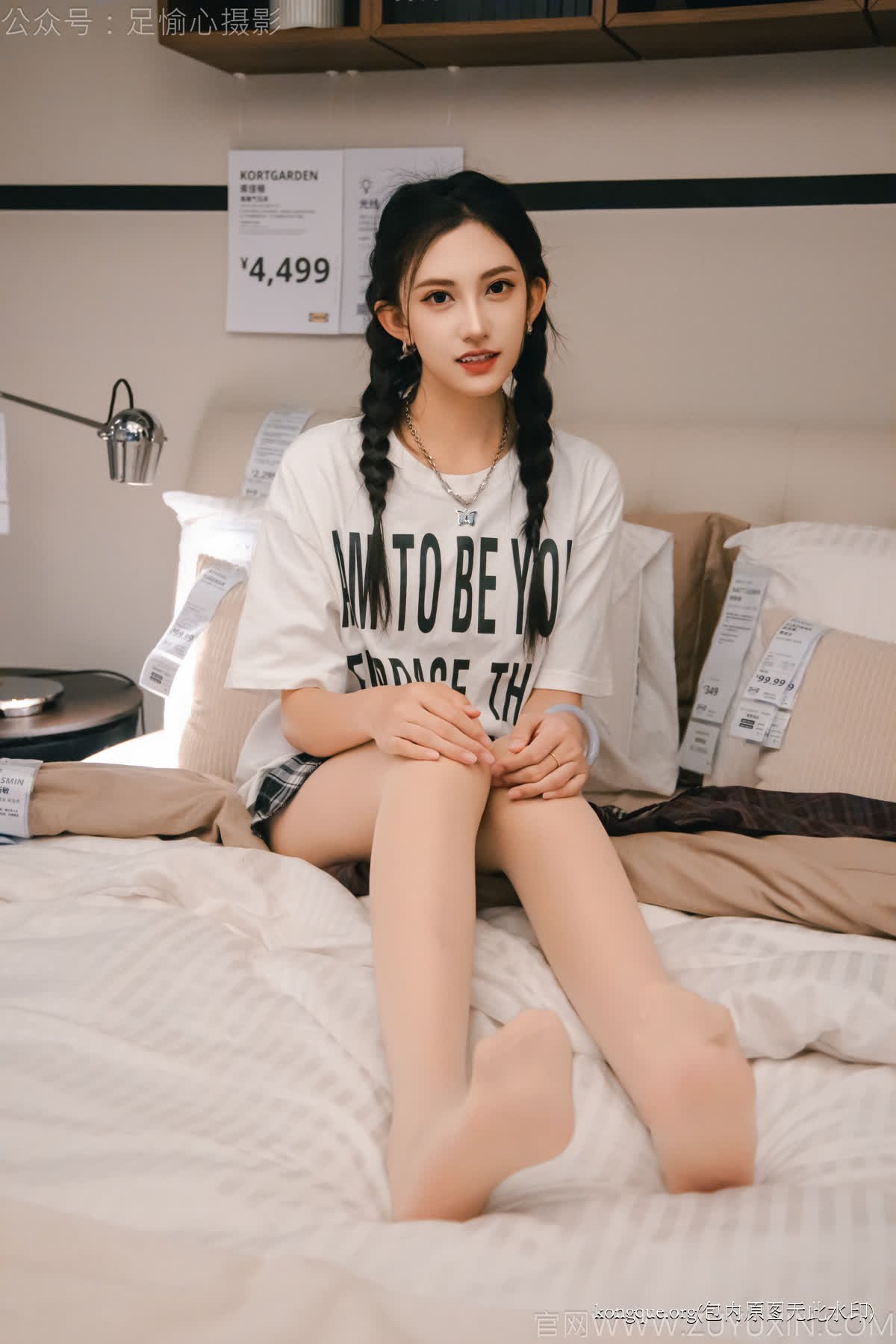 足愉心_NO.015_可乐（搭配：红色夹克、白T、短裙、马丁靴、肉丝色袜、白棉袜）_0113