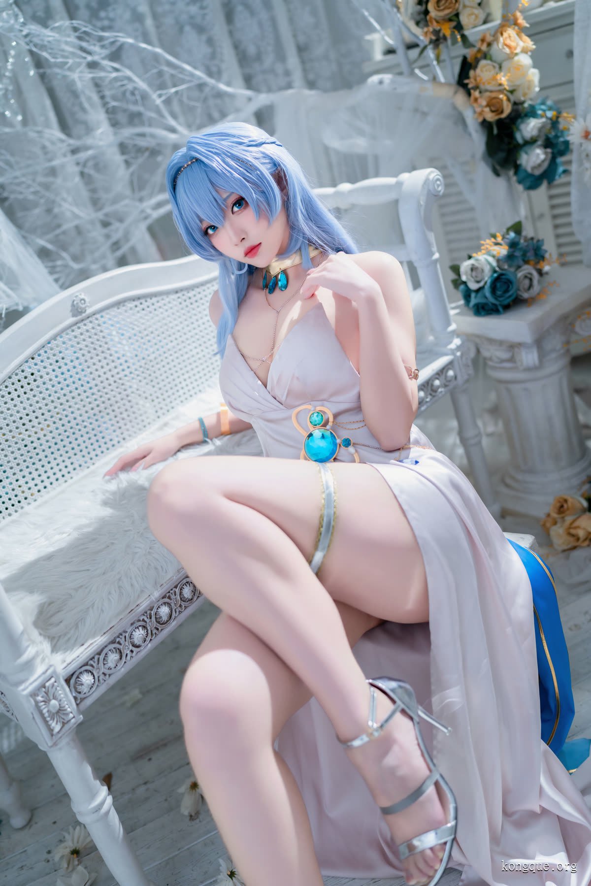 宮本桜_NIKKE_胜利女神_海伦娜礼服_01