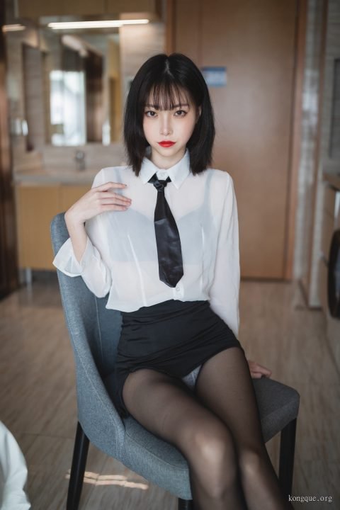 许岚LAN_-_游泳池死库水_003